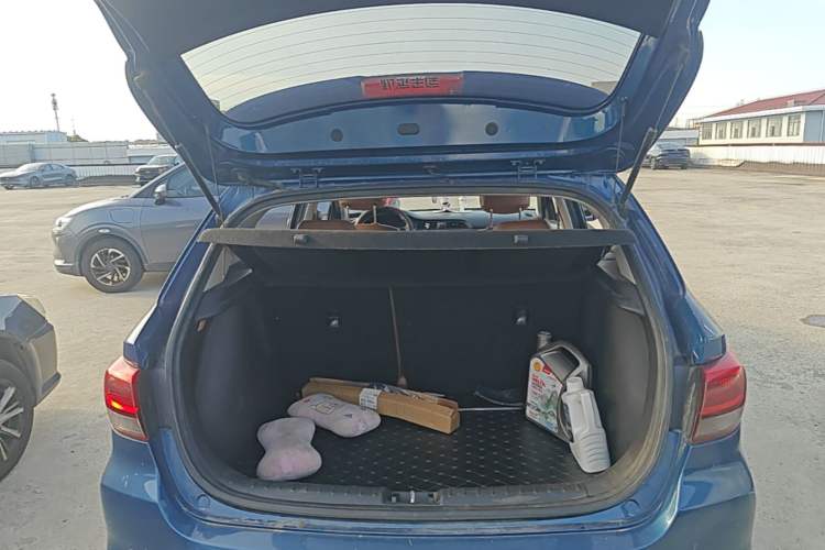 Used Kia KX Cross 2017 1.4L AT GLS Trunk