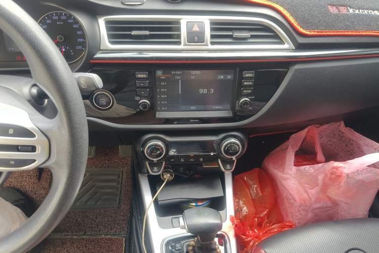 Used Kia KX Cross 2017 1.4L AT GLS Audio And AC Panel