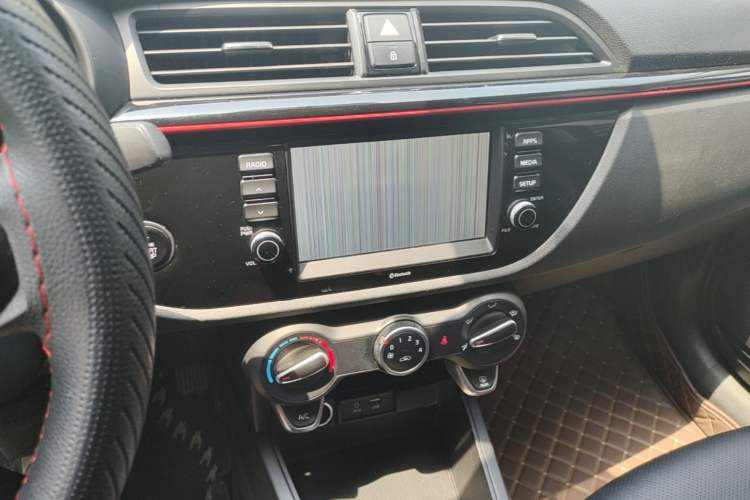 Used Kia KX Cross 2017 1.4L AT GLS Audio And AC Panel