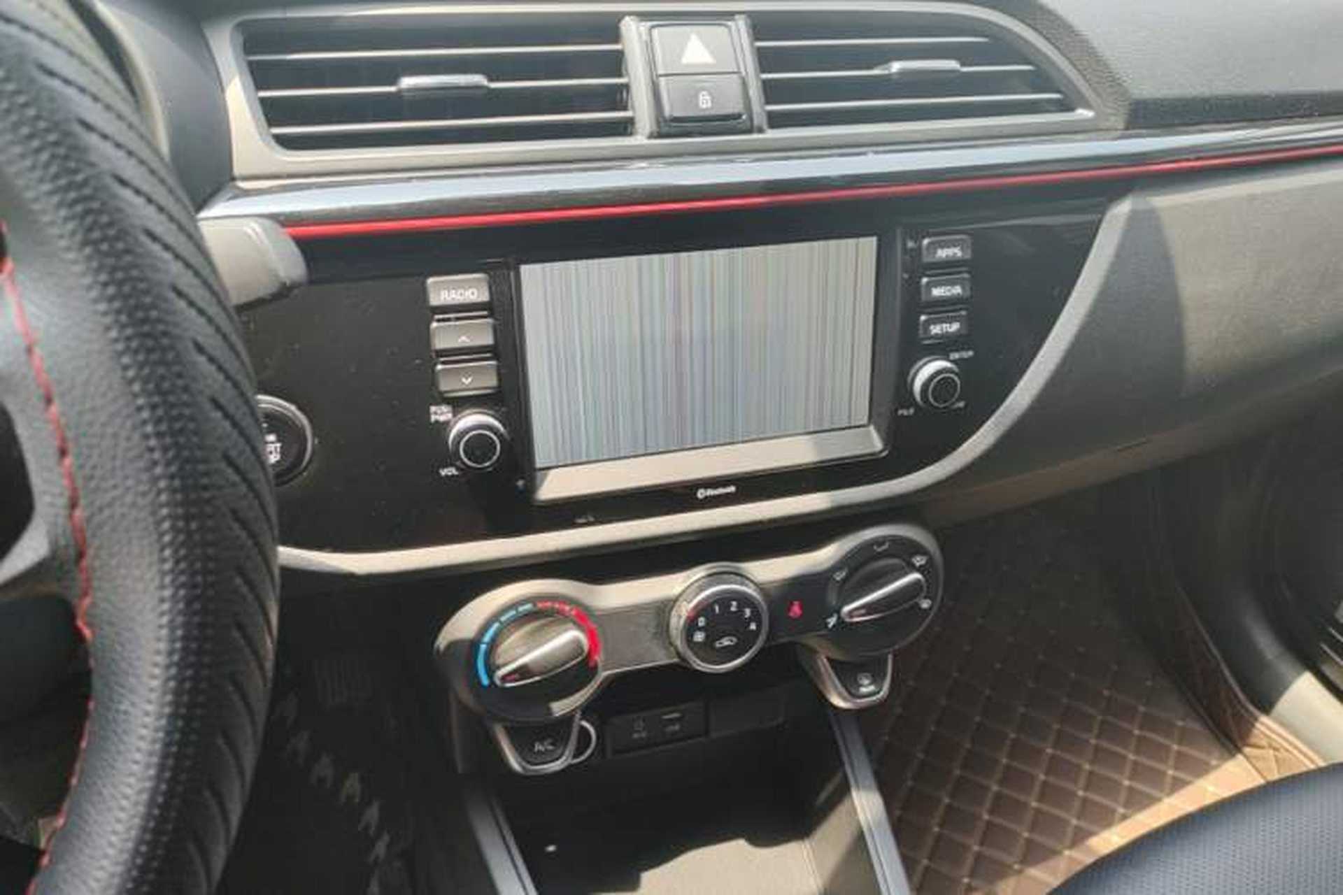 Used Kia KX Cross 2017 1.4L AT GLS Audio And AC Panel