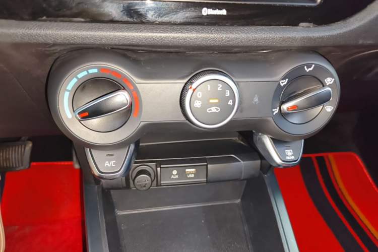 Used Kia KX Cross 2017 1.4L AT GLS Audio And AC Panel