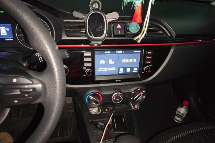 Used Kia KX Cross 2017 1.4L AT GLS Audio And AC Panel