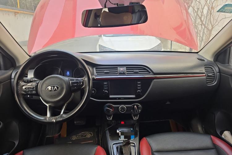 Used Kia KX Cross 2017 1.4L AT GLS Center Console
