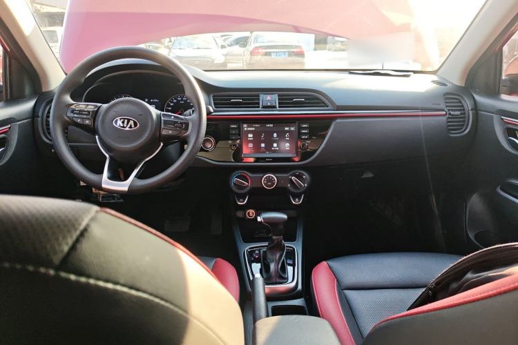 Used Kia KX Cross 2017 1.4L AT GLS Center Console