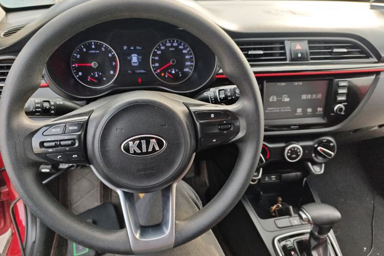 Used Kia KX Cross 2017 1.4L AT GLS Center Console