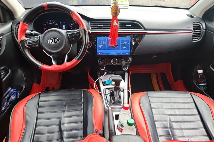 Used Kia KX Cross 2017 1.4L AT GLS Center Console