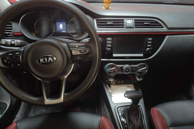 Used Kia KX Cross 2017 1.4L AT GLS Center Console