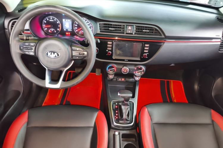 Used Kia KX Cross 2017 1.4L AT GLS Center Console
