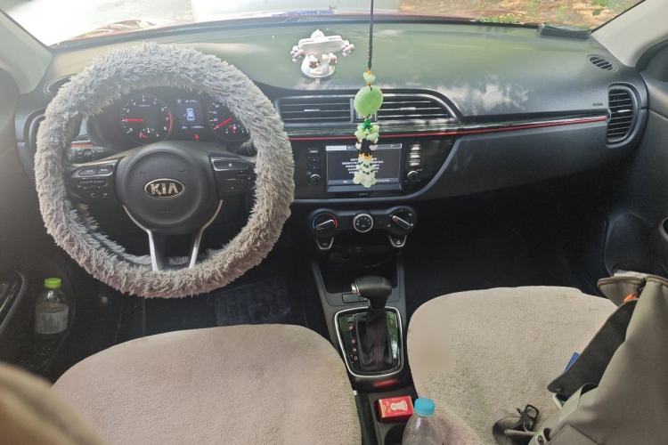 Used Kia KX Cross 2017 1.4L AT GLS Center Console