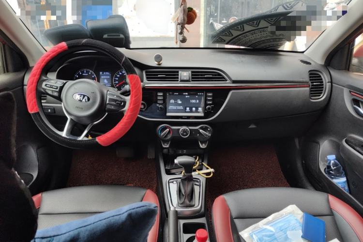 Used Kia KX Cross 2017 1.4L AT GLS Center Console