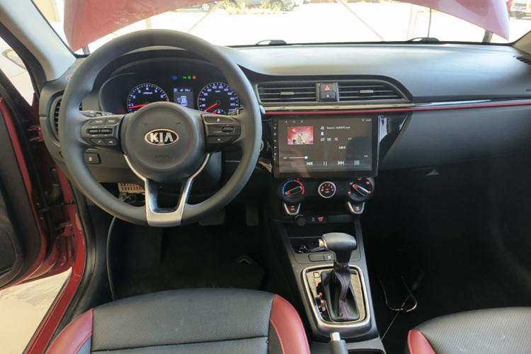 Used Kia KX Cross 2017 1.4L AT GLS Center Console