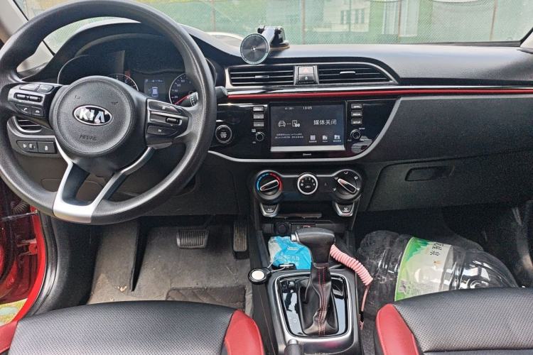 Used Kia KX Cross 2017 1.4L AT GLS Center Console