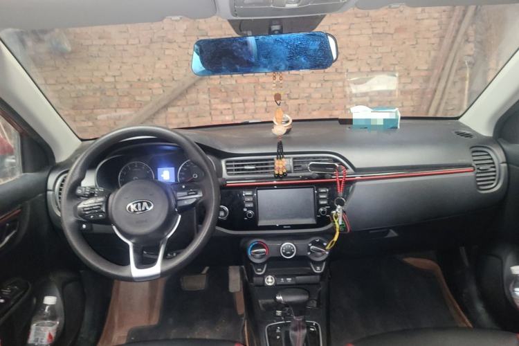 Used Kia KX Cross 2017 1.4L AT GLS Center Console