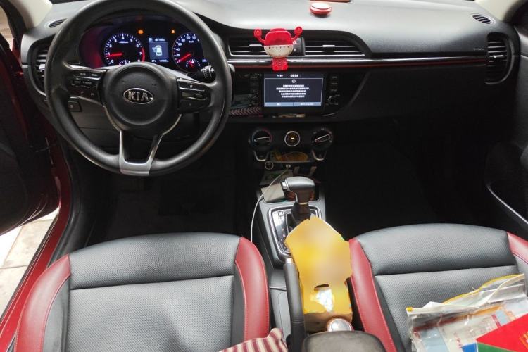 Used Kia KX Cross 2017 1.4L AT GLS Center Console