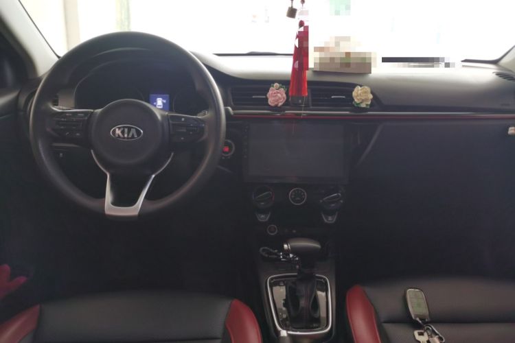 Used Kia KX Cross 2017 1.4L AT GLS Center Console