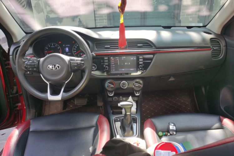 Used Kia KX Cross 2017 1.4L AT GLS Center Console