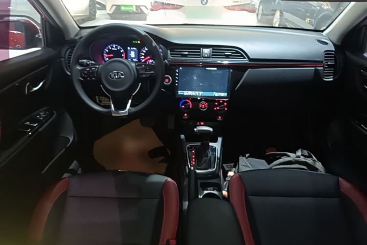 Used Kia KX Cross 2017 1.4L AT GLS Center Console