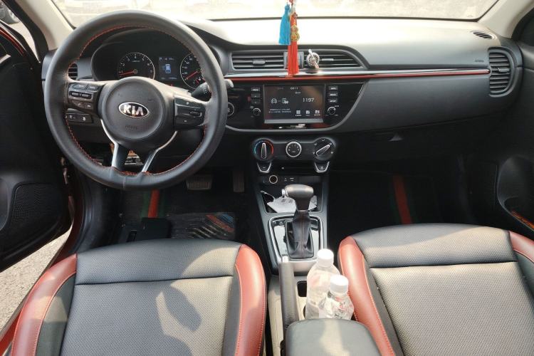 Used Kia KX Cross 2017 1.4L AT GLS Center Console