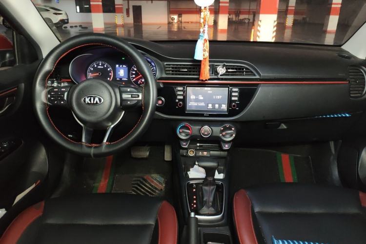 Used Kia KX Cross 2017 1.4L AT GLS Center Console