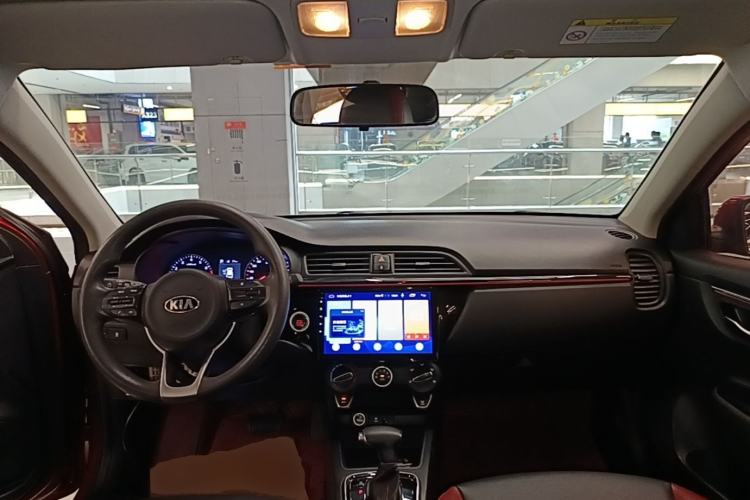 Used Kia KX Cross 2017 1.4L AT GLS Center Console