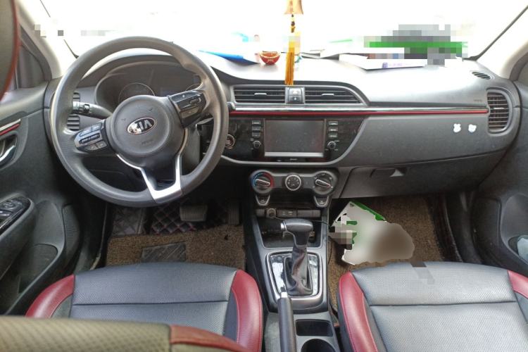 Used Kia KX Cross 2017 1.4L AT GLS Center Console