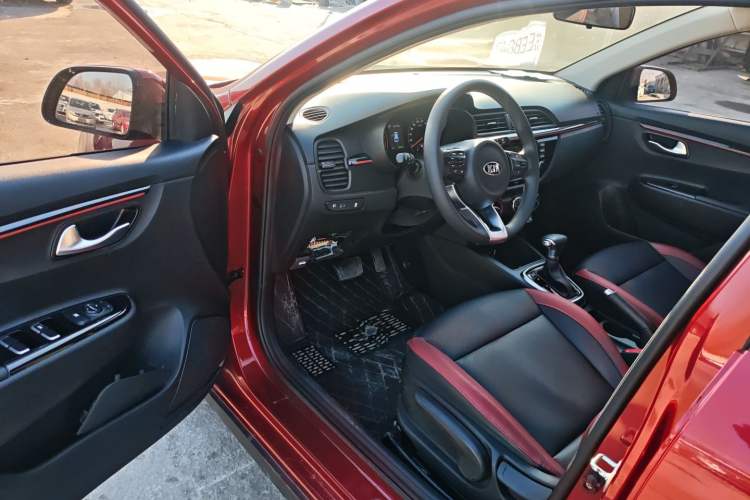 Used Kia KX Cross 2017 1.4L AT GLS Driver Seat