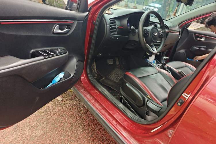 Used Kia KX Cross 2017 1.4L AT GLS Driver Seat