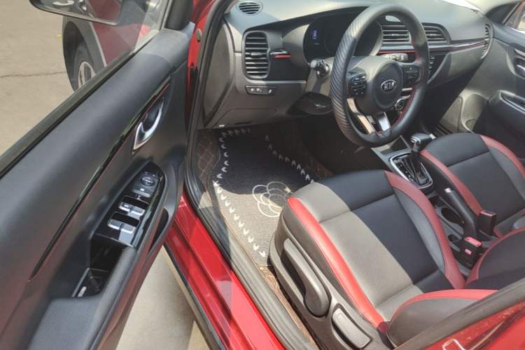Used Kia KX Cross 2017 1.4L AT GLS Driver Seat
