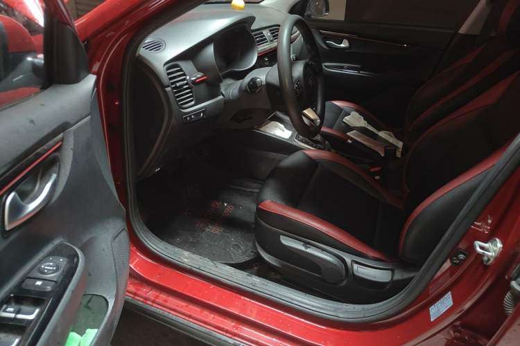 Used Kia KX Cross 2017 1.4L AT GLS Driver Seat