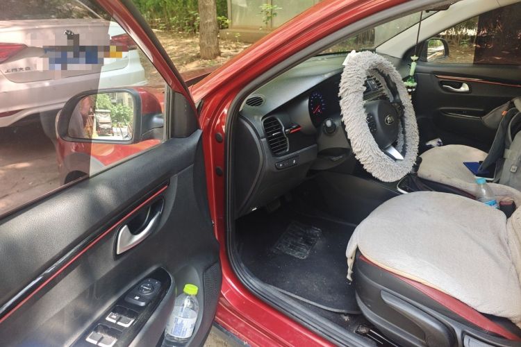 Used Kia KX Cross 2017 1.4L AT GLS Driver Seat
