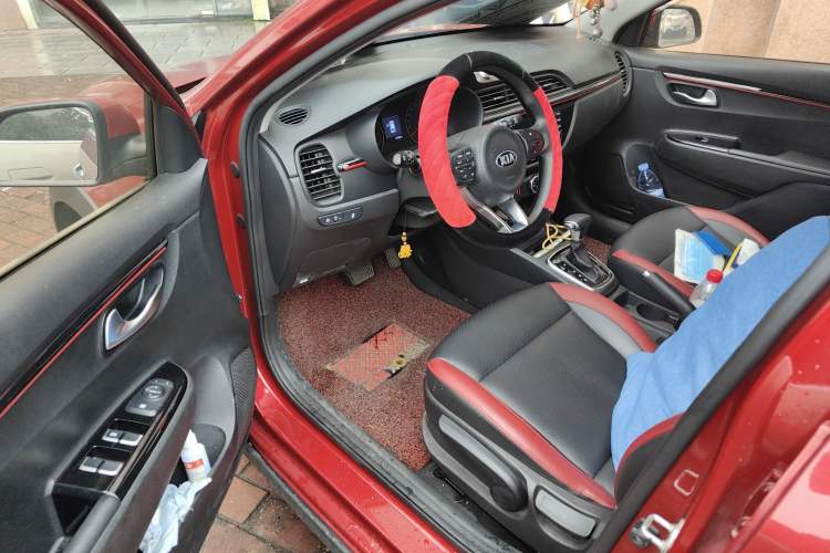 Used Kia KX Cross 2017 1.4L AT GLS Driver Seat