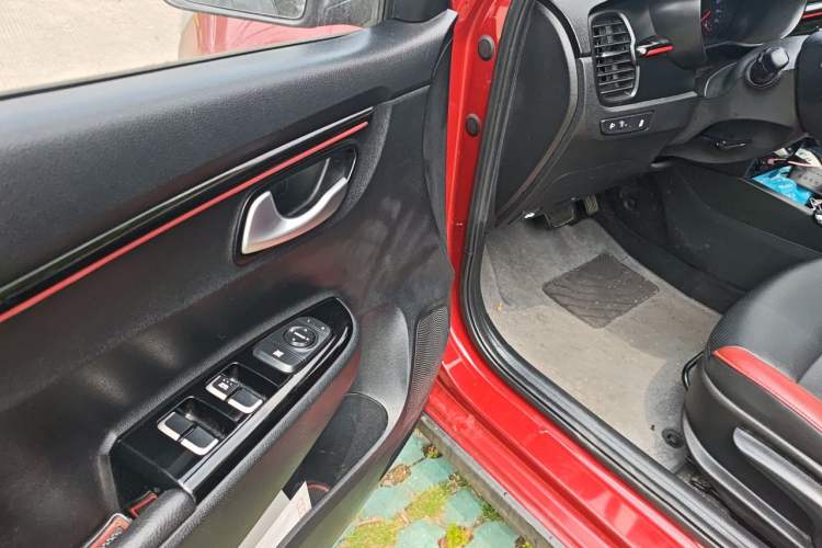 Used Kia KX Cross 2017 1.4L AT GLS Driver Seat