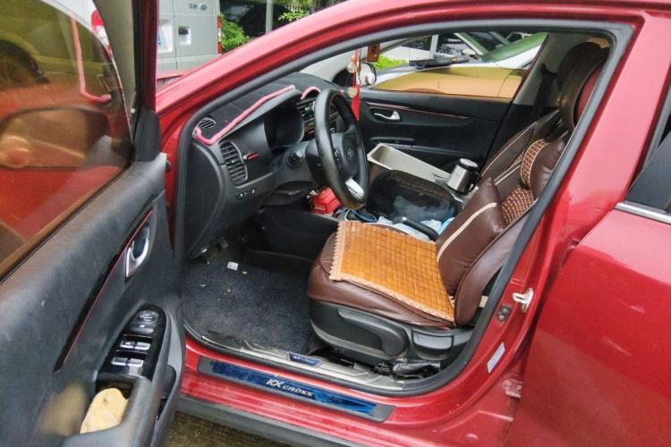 Used Kia KX Cross 2017 1.4L AT GLS Driver Seat
