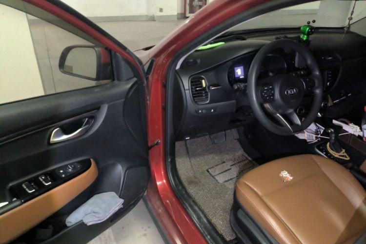 Used Kia KX Cross 2017 1.4L AT GLS Driver Seat