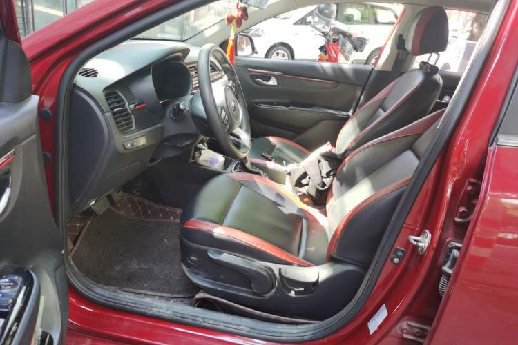 Used Kia KX Cross 2017 1.4L AT GLS Driver Seat