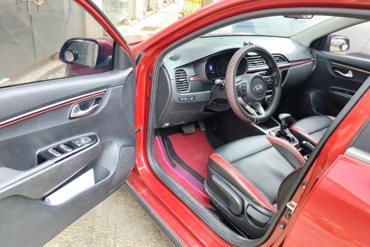 Used Kia KX Cross 2017 1.4L AT GLS Driver Seat
