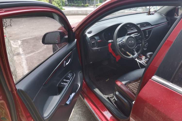 Used Kia KX Cross 2017 1.4L AT GLS Driver Seat