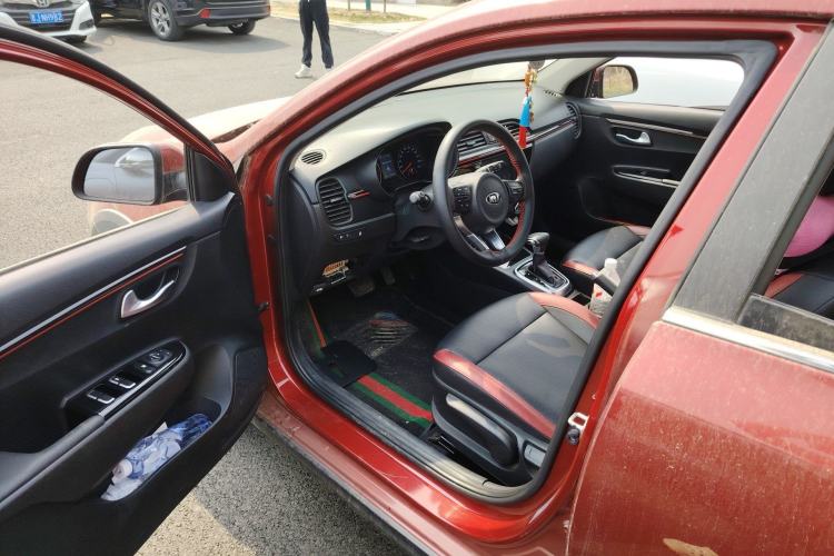 Used Kia KX Cross 2017 1.4L AT GLS Driver Seat
