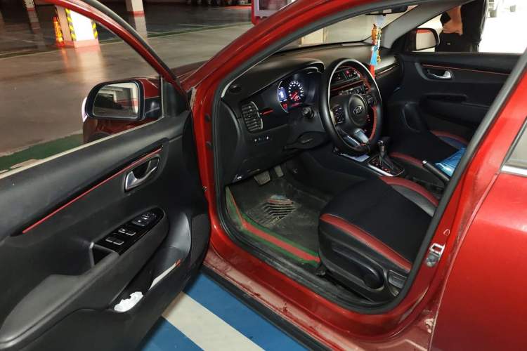 Used Kia KX Cross 2017 1.4L AT GLS Driver Seat