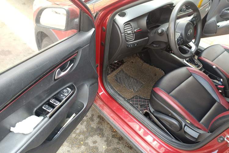 Used Kia KX Cross 2017 1.4L AT GLS Driver Seat