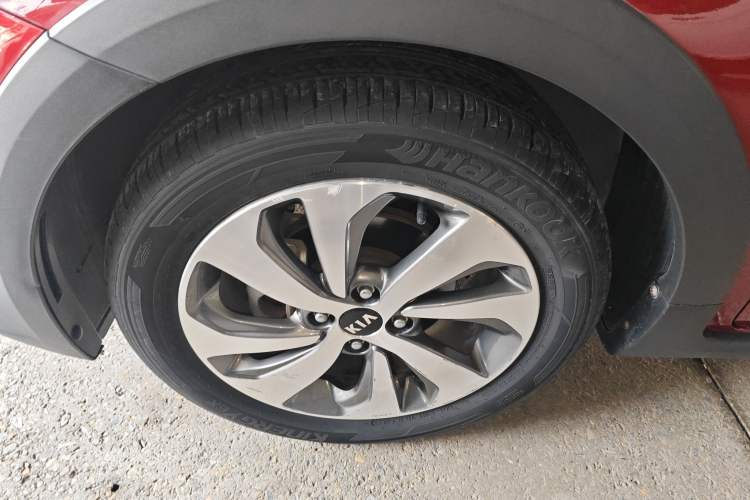 Used Kia KX Cross 2017 1.4L AT GLS Exterior 4