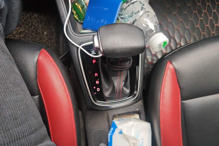 Used Kia KX Cross 2017 1.4L AT GLS Gear Lever