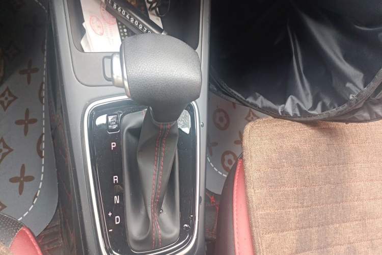 Used Kia KX Cross 2017 1.4L AT GLS Gear Lever