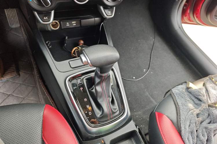 Used Kia KX Cross 2017 1.4L AT GLS Gear Lever