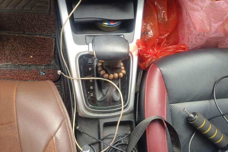 Used Kia KX Cross 2017 1.4L AT GLS Gear Lever