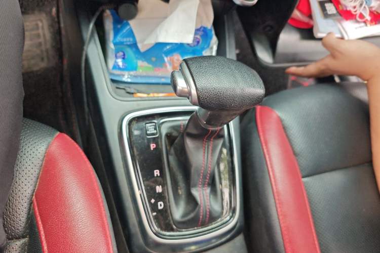 Used Kia KX Cross 2017 1.4L AT GLS Gear Lever