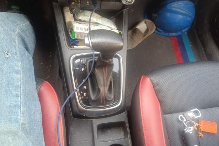 Used Kia KX Cross 2017 1.4L AT GLS Gear Lever