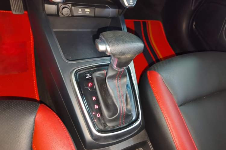 Used Kia KX Cross 2017 1.4L AT GLS Gear Lever