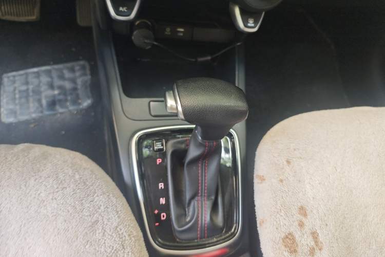 Used Kia KX Cross 2017 1.4L AT GLS Gear Lever