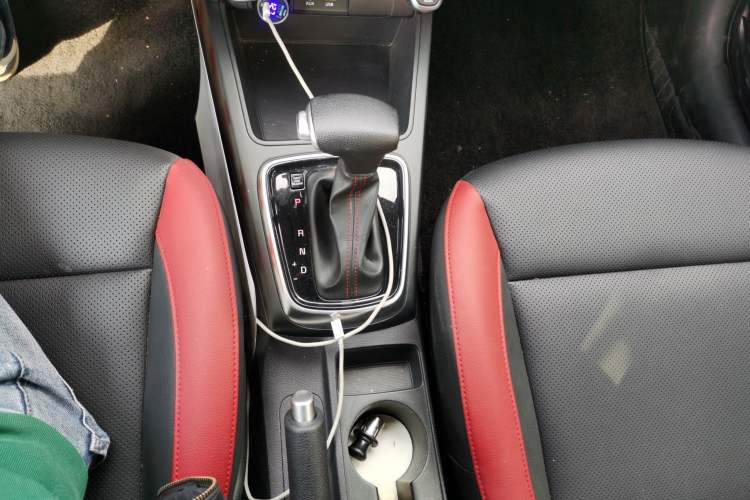 Used Kia KX Cross 2017 1.4L AT GLS Gear Lever